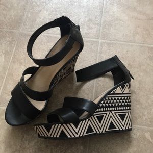 Print black wedges